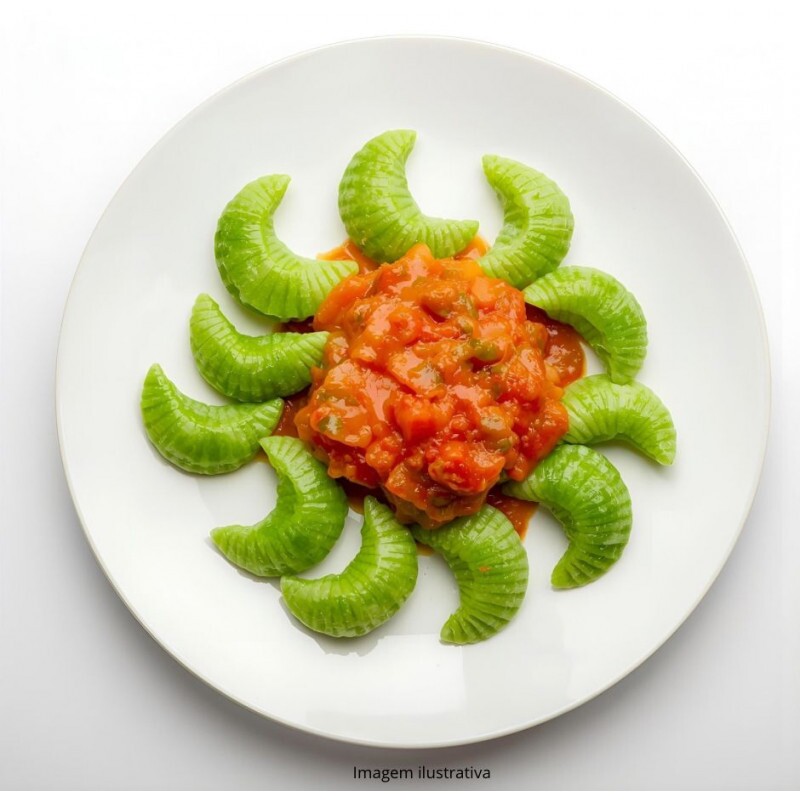 MEZZALUNA DE MUSSARELA COM MANJERICÃO (massa verde)